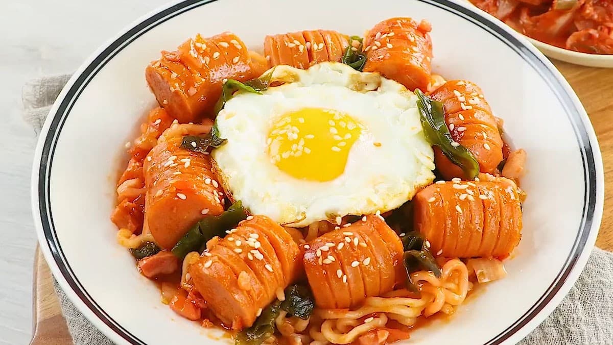 Mì trộn phô mai chua ngọt